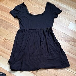 Women’s Black Short Sleeve Lace-Trim Dress